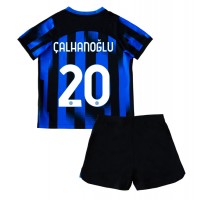 Dětský fotbalový dres Inter Milan Hakan Calhanoglu #20 2023-24 Domácí Krátký Rukáv (+ trenýrky)